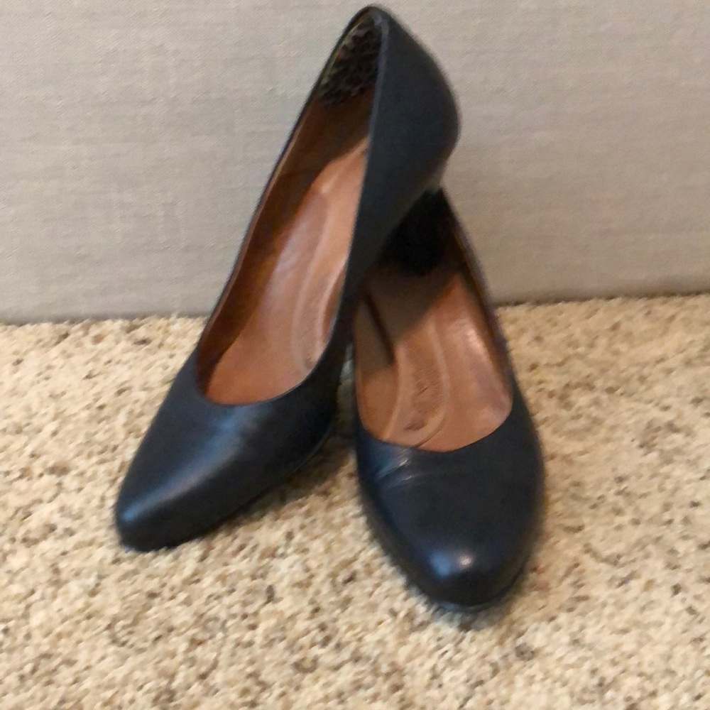 Rounded toe black  3 inch-leather heel